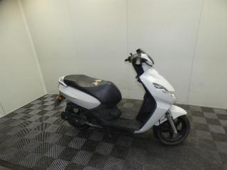 Vaurioauto  scooters Peugeot  KISBEE 50 2013/9