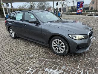 schade BMW 3-serie 320 e-Plug-In Hybride  Touring