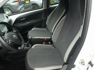 Toyota Aygo 1.0 VVT-i x-play Airco picture 14