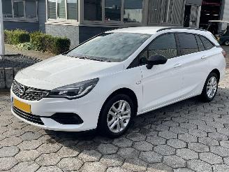 Vaurioauto  passenger cars Opel Astra SPORTS TOURER 1.2 Edition 2021/8