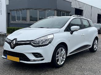 krockskadad bil bromfiets Renault Clio Estate 0.9 TCe Zen 2018/7