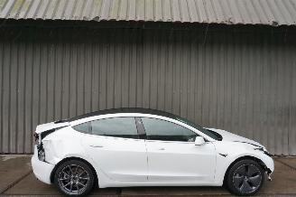 begagnad bil auto Tesla Model 3 60kWh 175kW Leder Standard RWD Plus 2019/12