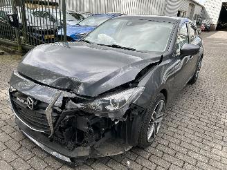 damaged passenger cars Mazda 3 2.0 TS+  Automaat   5 Drs 2015/6
