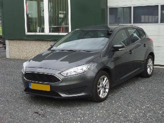 damaged campers Ford Focus 1.0 Trend Navi Cruise 2015/6