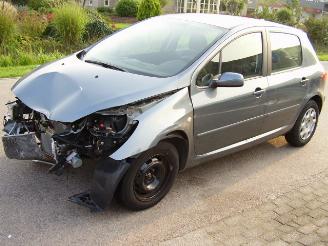 damaged peugeot 307 16hdif 5 drs