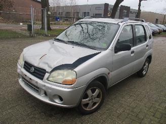 krockskadad bil auto Suzuki Ignis  2001/3