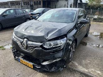 damaged passenger cars Renault Mégane 1.2 TCe Bose 130PK 2017/10