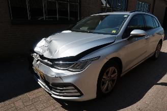 krockskadad bil auto Volkswagen Golf Variant 1.0 eTSI Life 2021/9