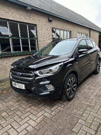 uszkodzony samochody osobowe Ford Kuga 1.5 EcoBoost ST Line 2017/12