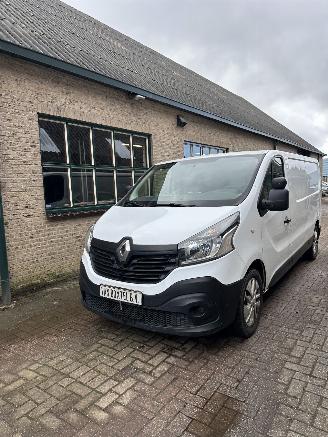 krockskadad bil auto Renault Trafic  2019/1