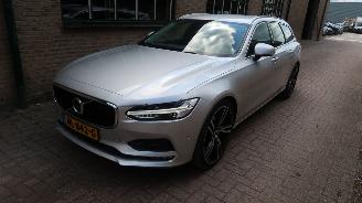 Schadeauto Volvo V-90 Volvo V90 2.0 D4 Momentum 2017/3