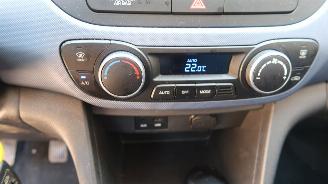 Hyundai  Hyundai i10 1.0i Go! picture 12