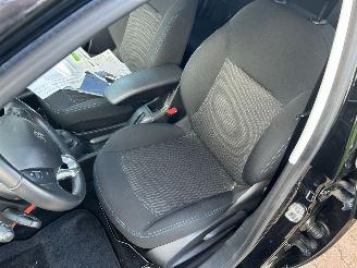 Peugeot 208 1.2 PureTech Signature picture 19