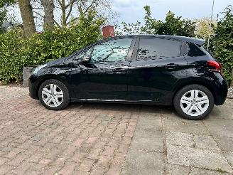 Peugeot 208 1.2 PureTech Signature picture 15