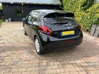 Peugeot 208 1.2 PureTech Signature picture 7