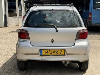 Toyota Yaris 1.3 16v VVT ( INRUIL VERKREGEN ) picture 4