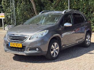 Damaged car Peugeot 2008 1.2 VTi Acces. TREKHAAK | KLIMA | NAVI | CRUISE CONTROL. 2013/12