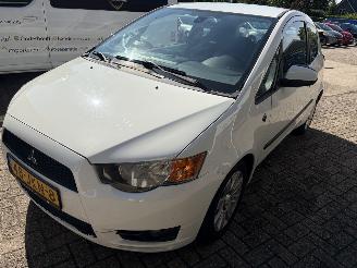 damaged passenger cars Mitsubishi Colt Cleartec 2009/6