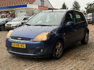 damaged passenger cars Ford Fiesta 1.3 8v Futura . AIRCO | 5 DEURS | 2007/6