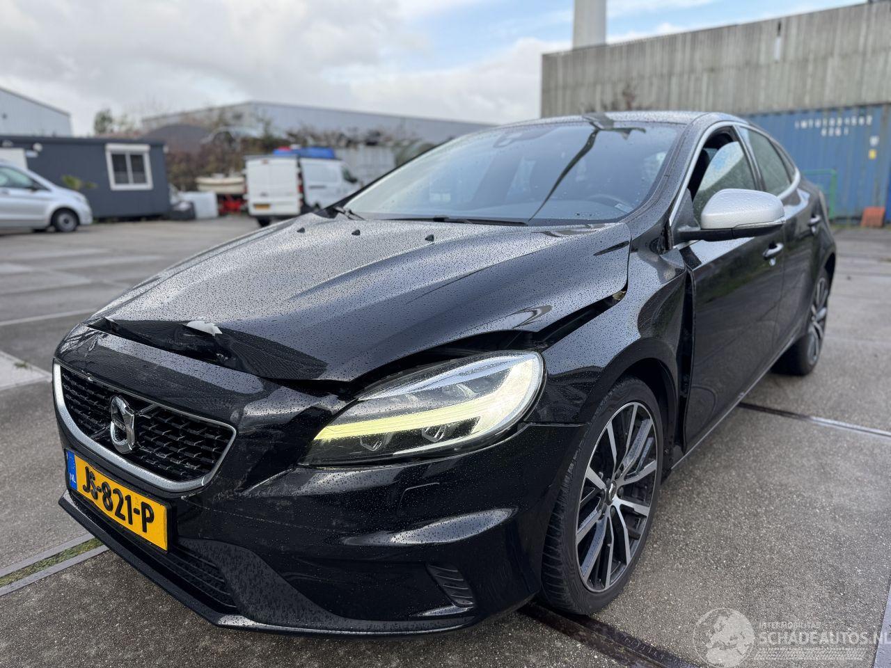 Volvo V-40 2.0 D2 Momentum R-design