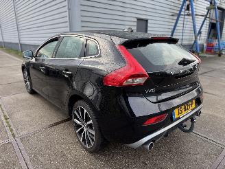 Volvo V-40 2.0 D2 Momentum R-design picture 3