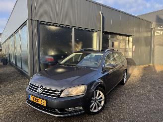 Schadeauto Volkswagen Passat 1.4 TSI Highline edition bluemotion 2013/6