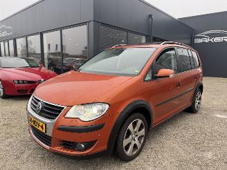 damaged passenger cars Volkswagen Touran 1.4 TSI Cross Uniek! ( Bom voll ) 2008/1