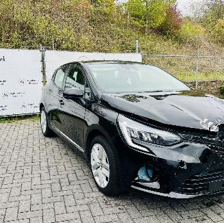 uszkodzony samochody osobowe Renault Clio  2022/2