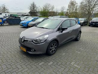Unfallwagen Renault Clio 0.9 tce eco night & day 2016/7