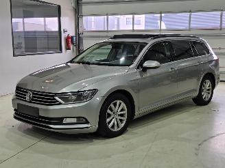 krockskadad bil auto Volkswagen Passat Comfortline PANO/DSG 2016/10