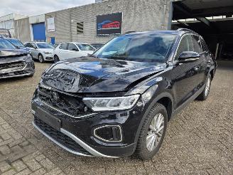 Avarii autoturisme Volkswagen T-Roc 1.5 TSI DSG  Virtual Led Acc Aut.Inparkeren Stoelverw. App-Connect Privacy-Glass 110KW/150PK 2025/2