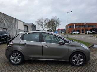 Peugeot 208 1.2 Allure Pano Climatronic MultiMedia Led Pdc CruiseControl 60KW / 82PK picture 5