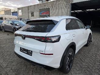 damaged passenger cars Volkswagen T-Roc 1.5eTSI R-Line IQ-Light Drive-Mode Camera Virtual Keyless Sfeerverl. Trekhaak 110KW / 150PK 2026/2