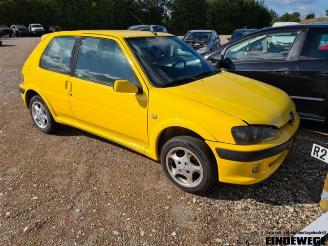 Coche siniestrado Peugeot 106 106 II, Hatchback, 1996 / 2004 1.4 XN,XR,XT 2002/6