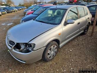 Auto da rottamare Nissan Almera Almera (N16), Hatchback, 2000 / 2006 1.5 16V 2002/8