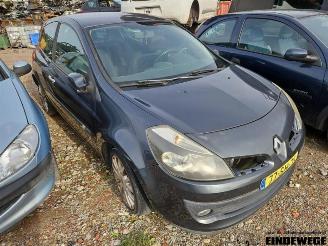 Salvage car Renault Clio Clio III (BR/CR), Hatchback, 2005 / 2014 1.4 16V 2006/1