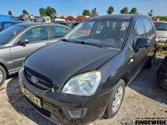 Coche siniestrado Kia Carens Carens III (FG), MPV, 2006 / 2013 2.0i CVVT 16V 2008/10
