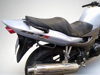 Kawasaki ZR - 7  picture 13