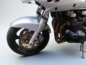 Kawasaki ZR - 7  picture 14