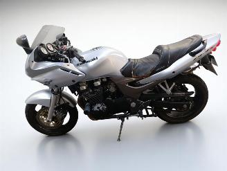 Kawasaki ZR - 7  picture 2