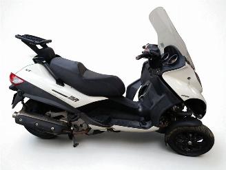 Schade scooter Piaggio  MP3 MODEL LT 2010/9