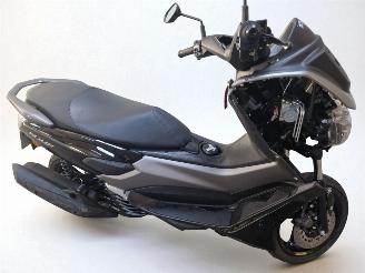 skadebil bromfiets Yamaha  N MAX 2018/5