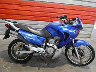 Vaurioauto  motor cycles Honda Transalp 650  2002/5