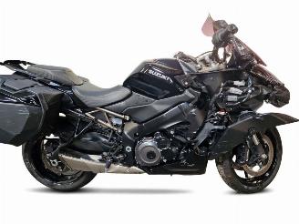 krockskadad bil motor Suzuki Sportster XL 883 GSXS 2022/8
