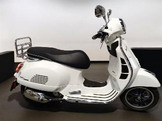 krockskadad bil bromfiets Piaggio  GTS 2025/6