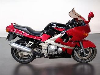 Vaurioauto  motor cycles Kawasaki ZZ - R 600  1999/7