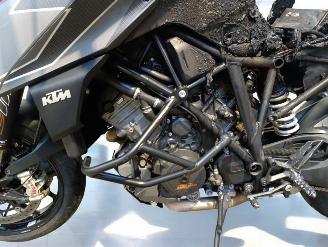 KTM 1290 Super Duke R  picture 7