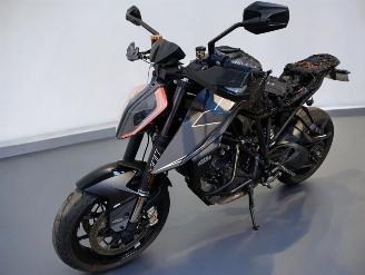 KTM 1290 Super Duke R  picture 3