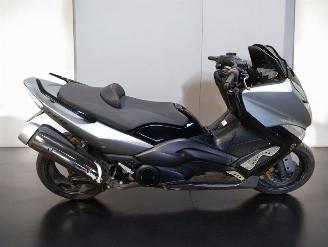 skadebil bromfiets Yamaha  TMAX 2010/1