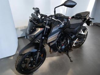 Honda CB 750 HORNET picture 3